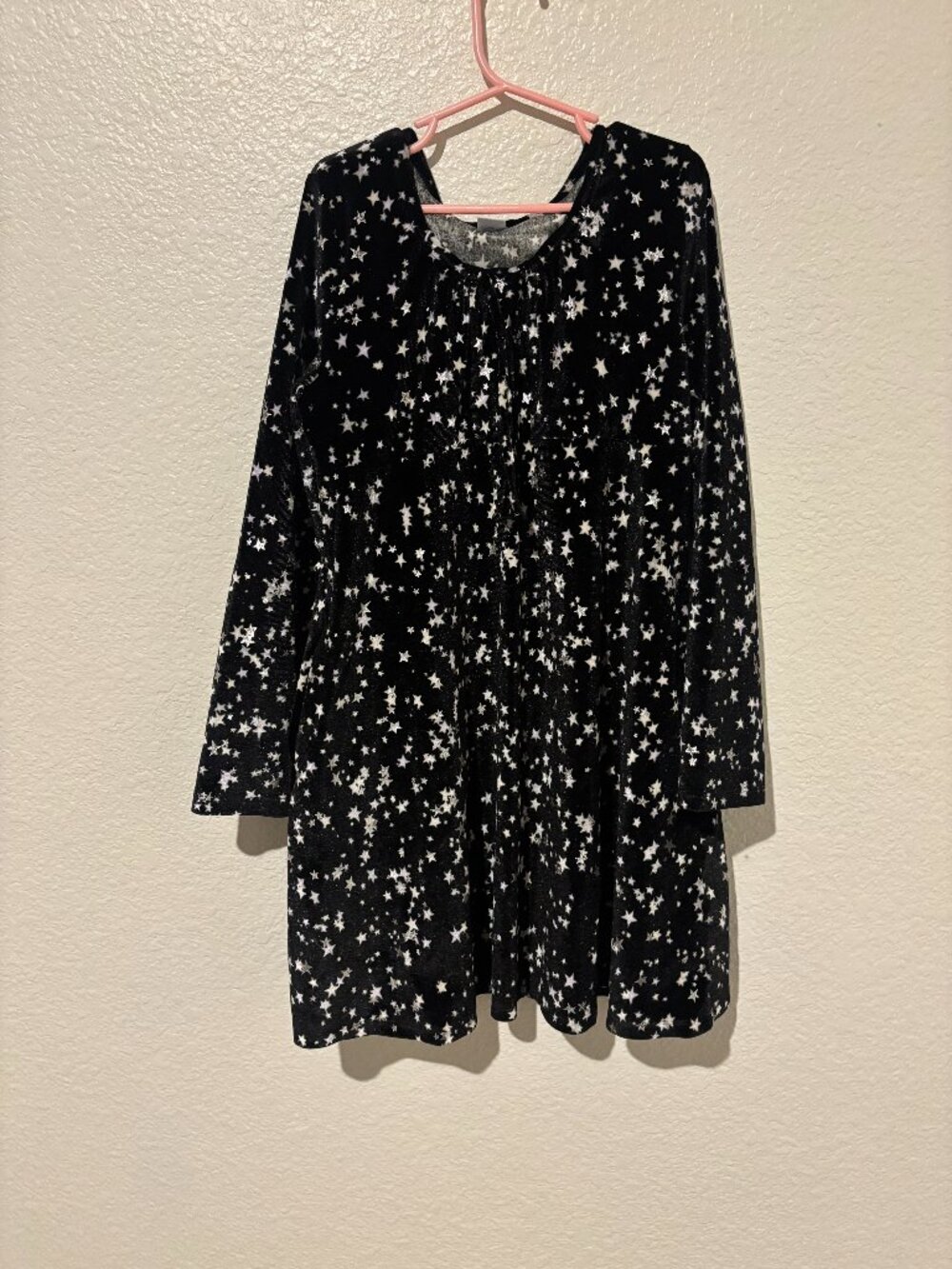 Old navy girls swing dress size Large (10-12) long sleeve black white star velve